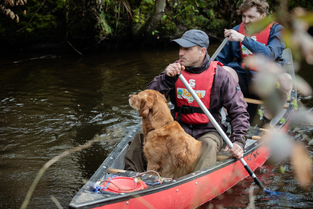 Kanu mit Hund